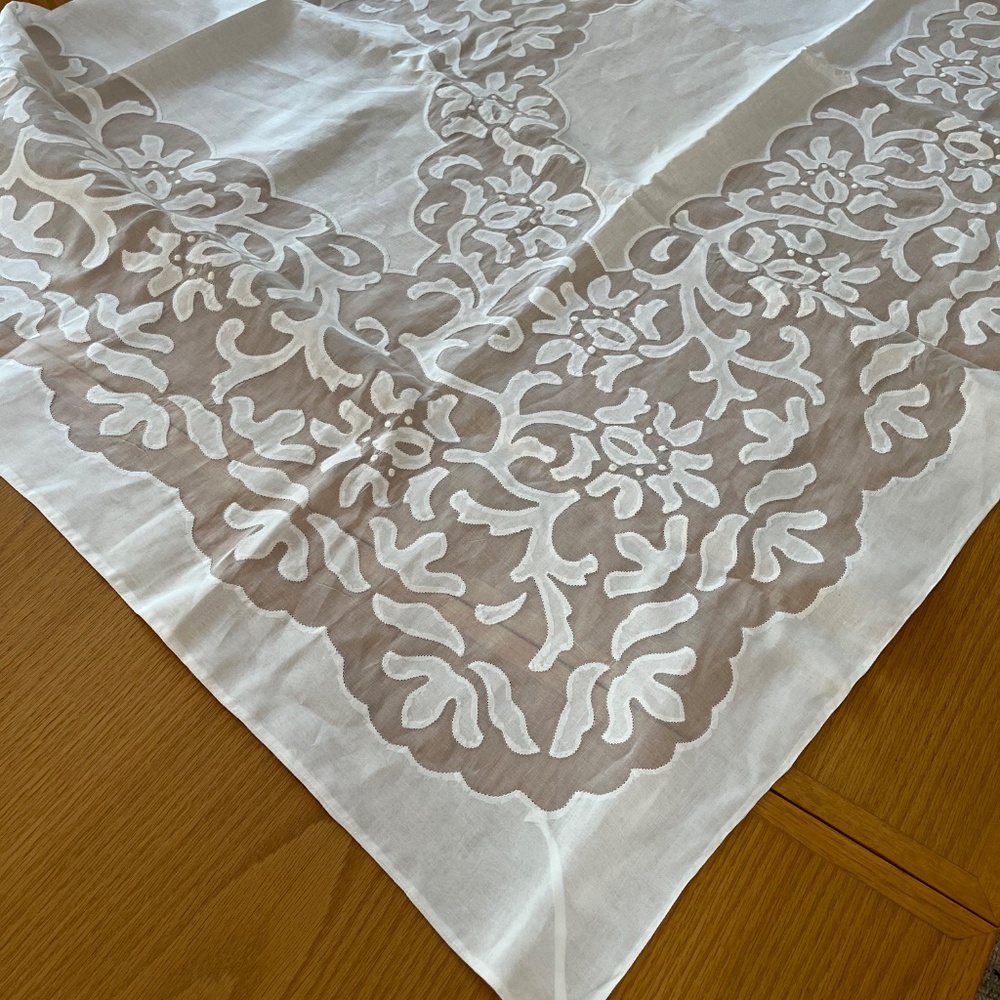 TABLECLOTH - Picture 2 of 4
